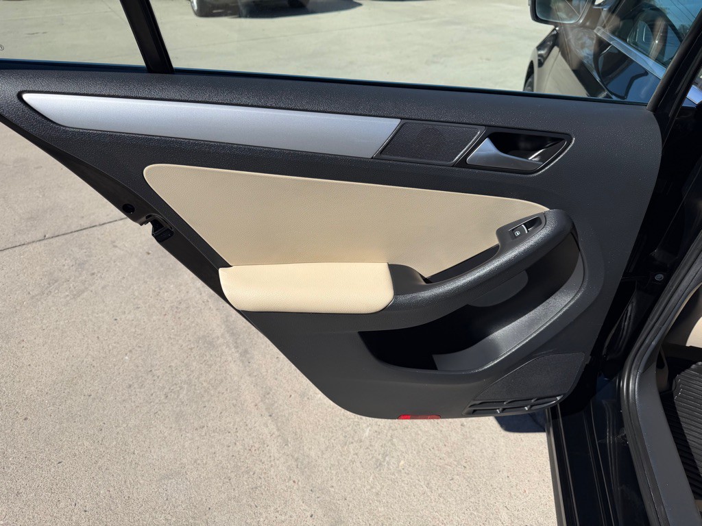 2013 Volkswagen Jetta Image 11
