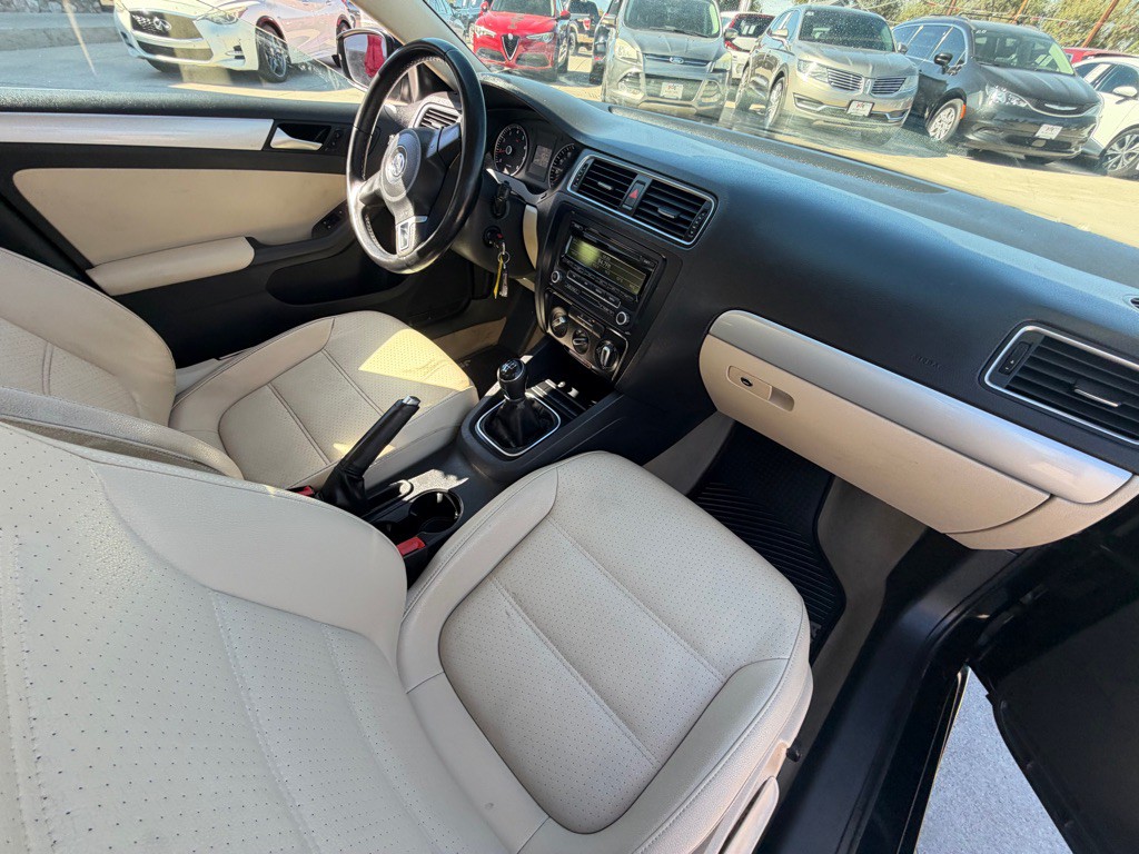 2013 Volkswagen Jetta Image 16