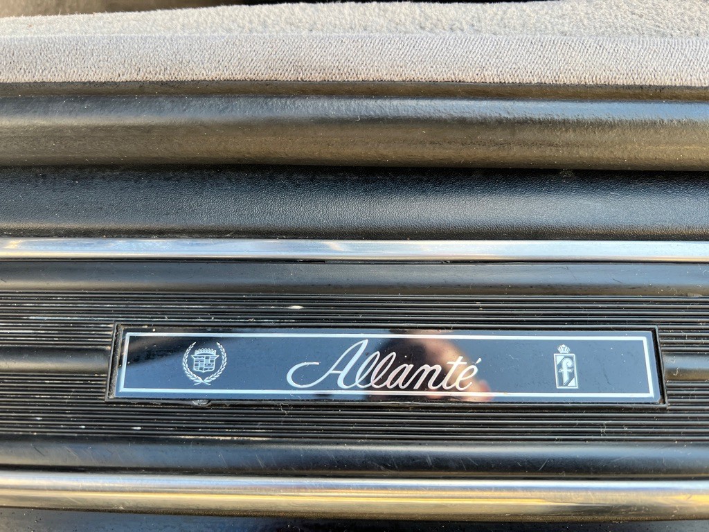 1990 Cadillac Allante Image 6