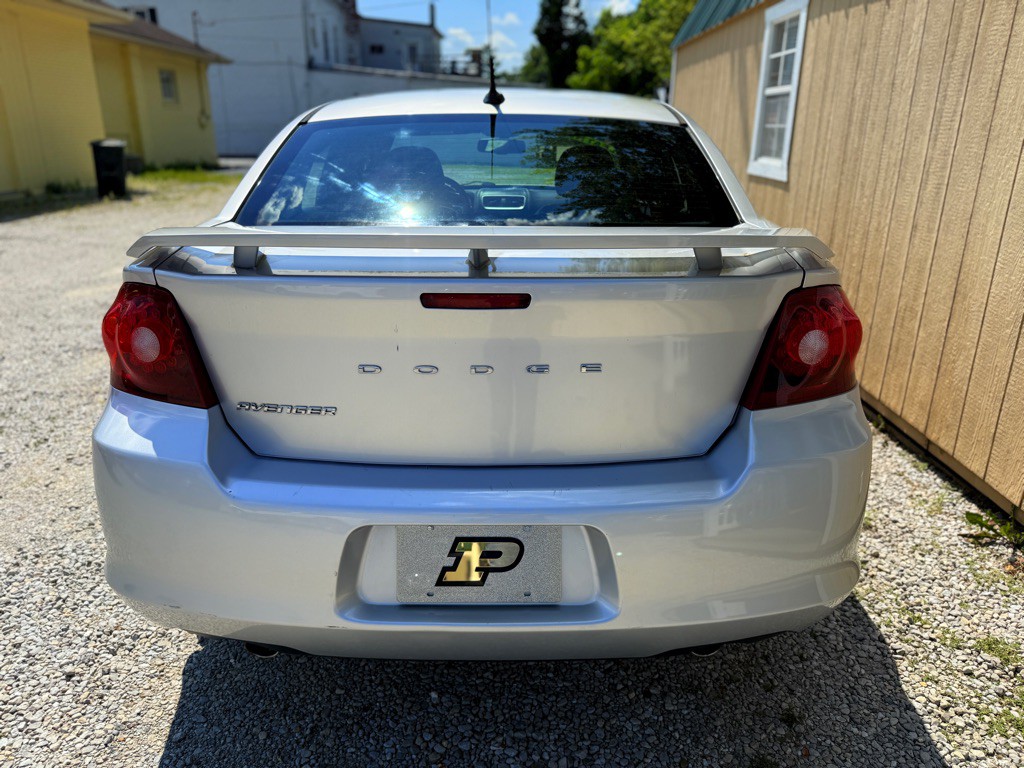 2011 Dodge Avenger Image 2