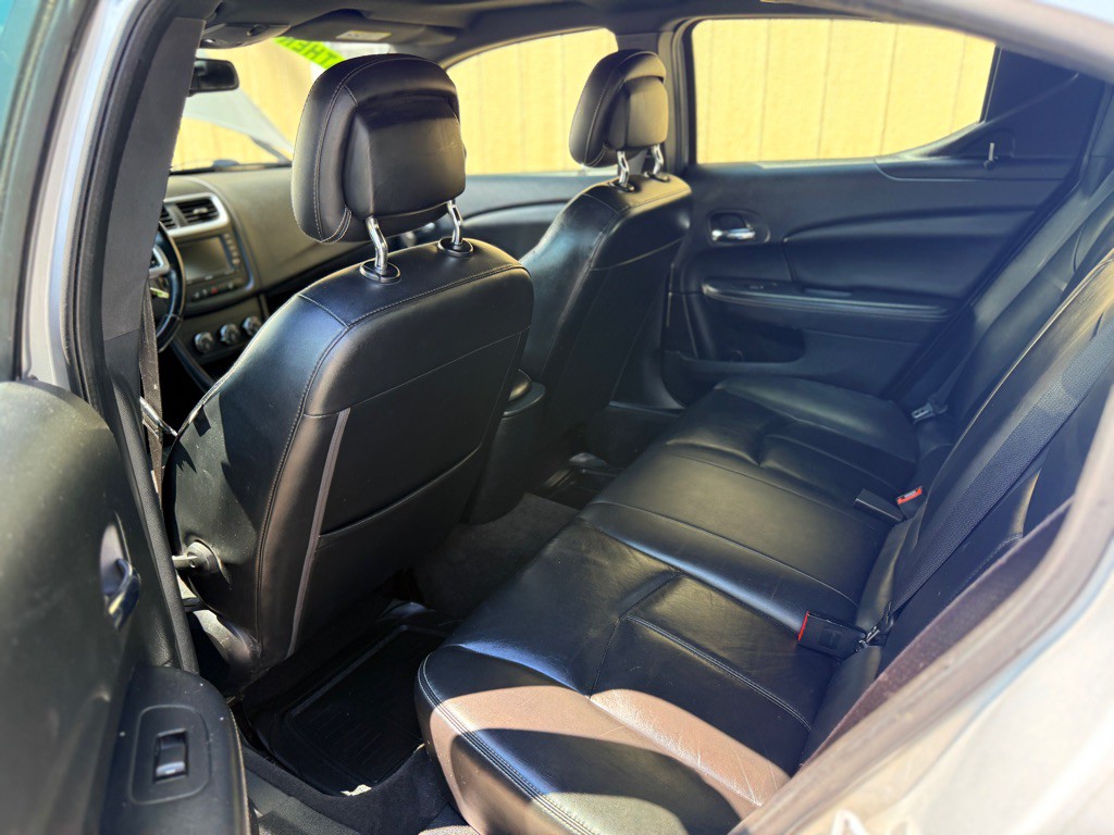 2011 Dodge Avenger Image 9