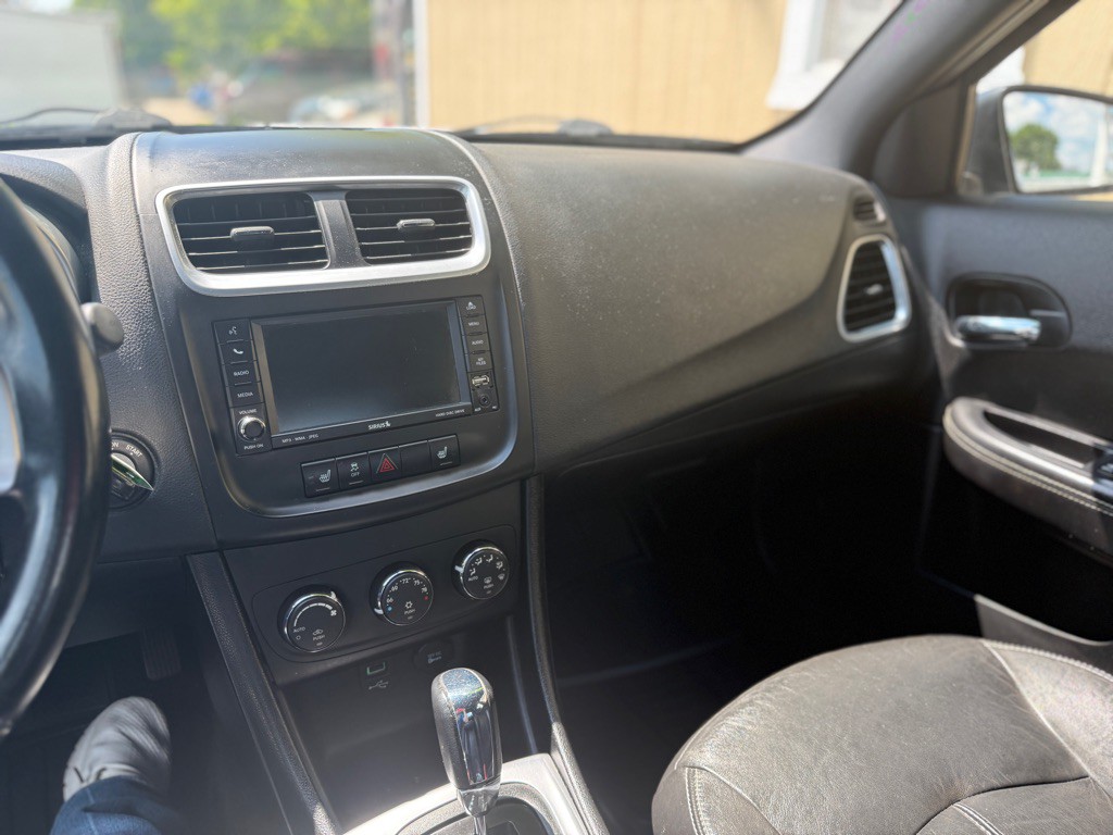 2011 Dodge Avenger Image 18