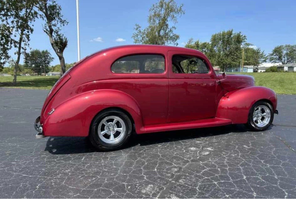 1940 Ford Deluxe Image 1