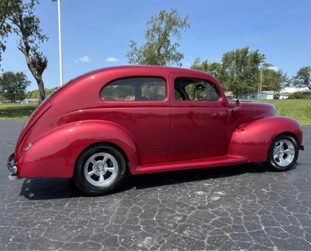 1940 Ford Deluxe Image 3
