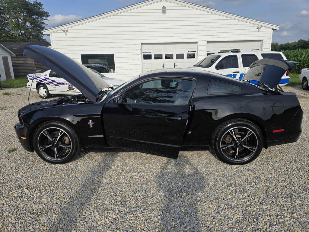 2013 Ford Mustang Image 2