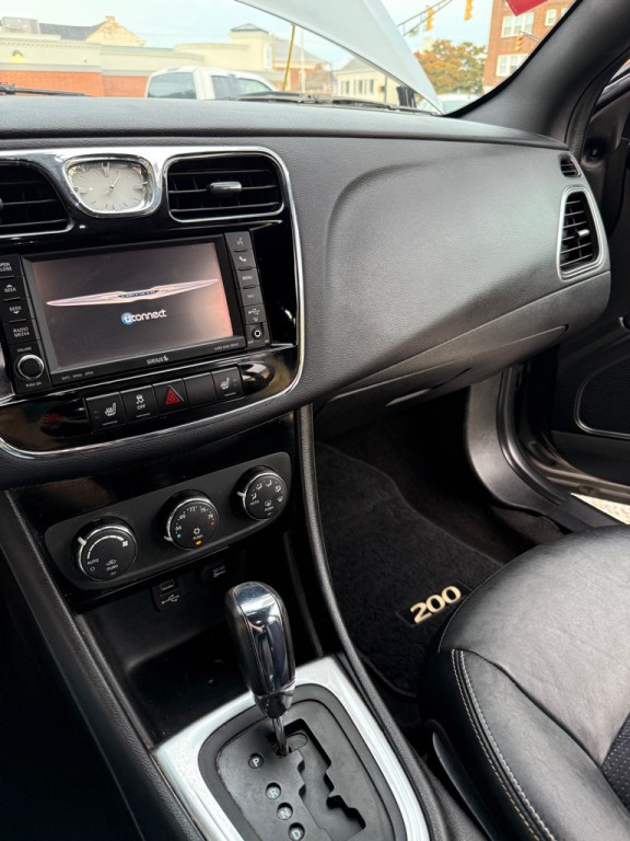 2012 Chrysler 200 Image 5