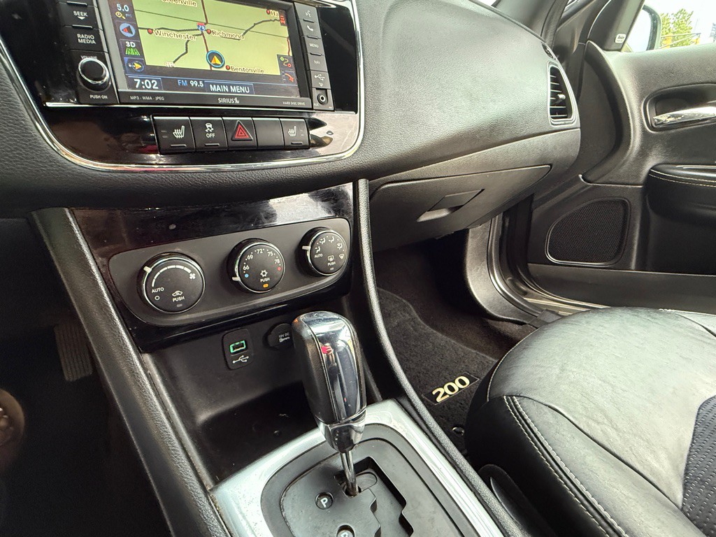 2012 Chrysler 200 Image 7