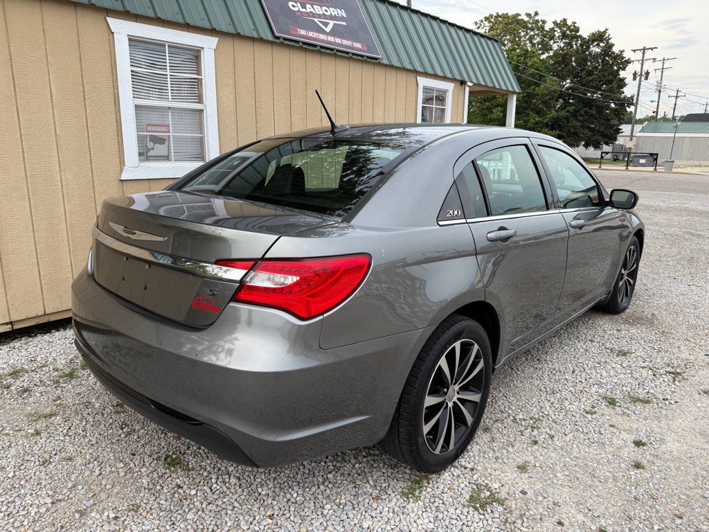 2012 Chrysler 200 Image 10