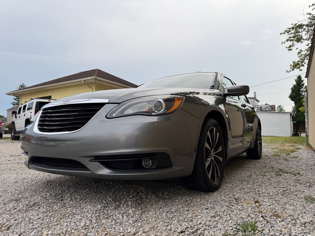 2012 Chrysler 200 Image 12