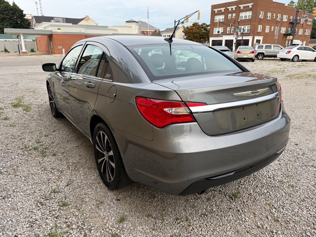 2012 Chrysler 200 Image 13