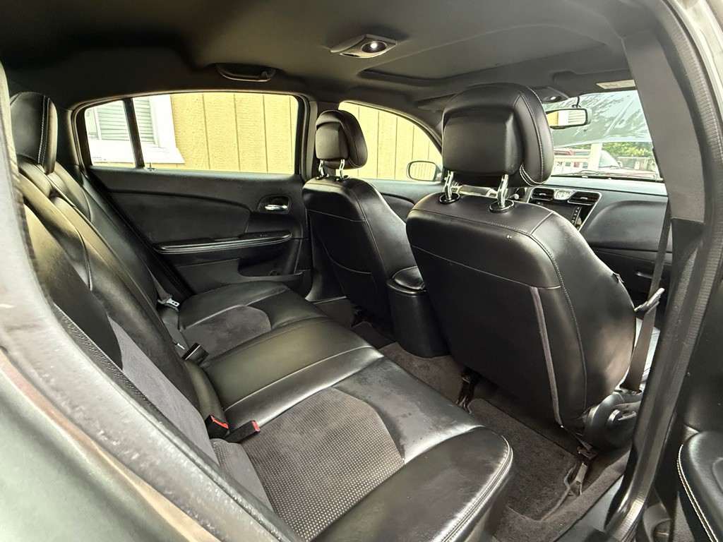2012 Chrysler 200 Image 14