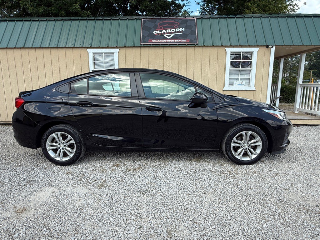 2019 Chevrolet Cruze Image 1