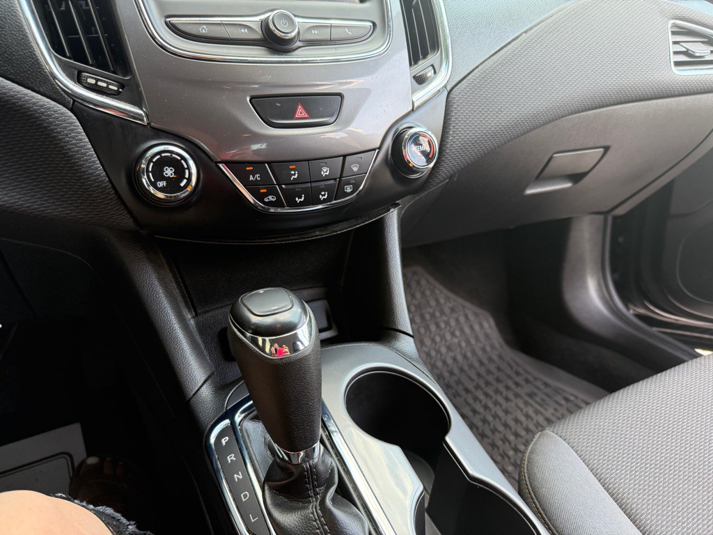 2019 Chevrolet Cruze Image 4