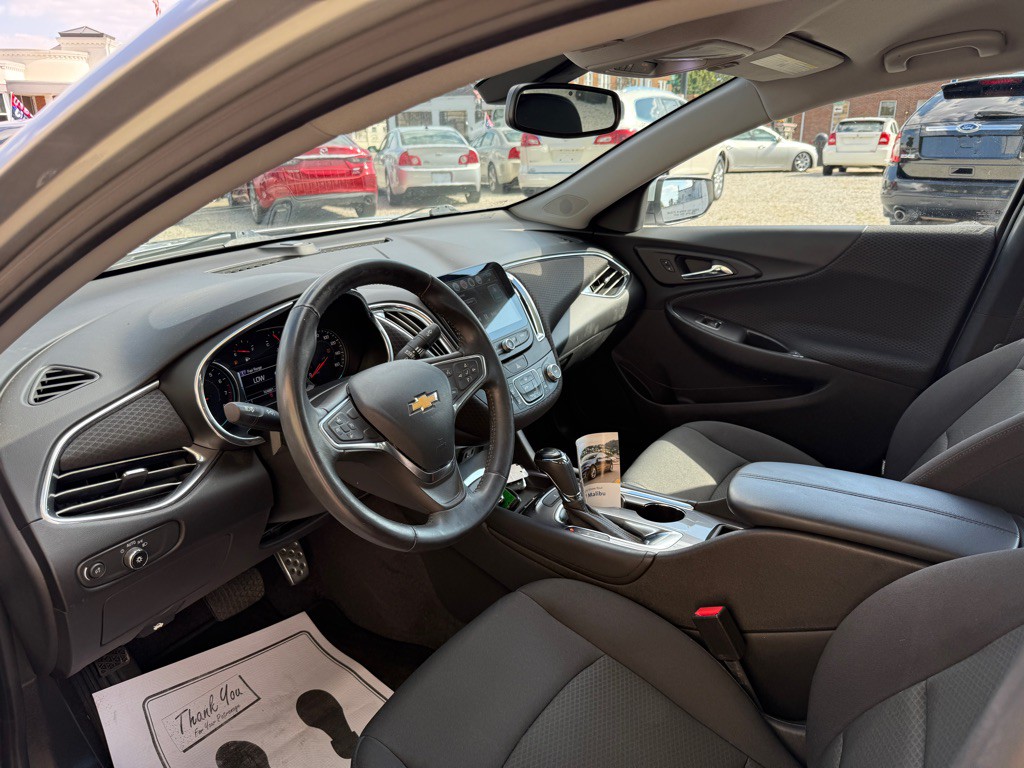 2017 Chevrolet Malibu Image 4
