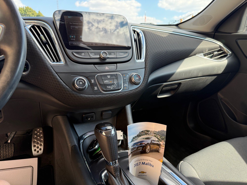 2017 Chevrolet Malibu Image 7