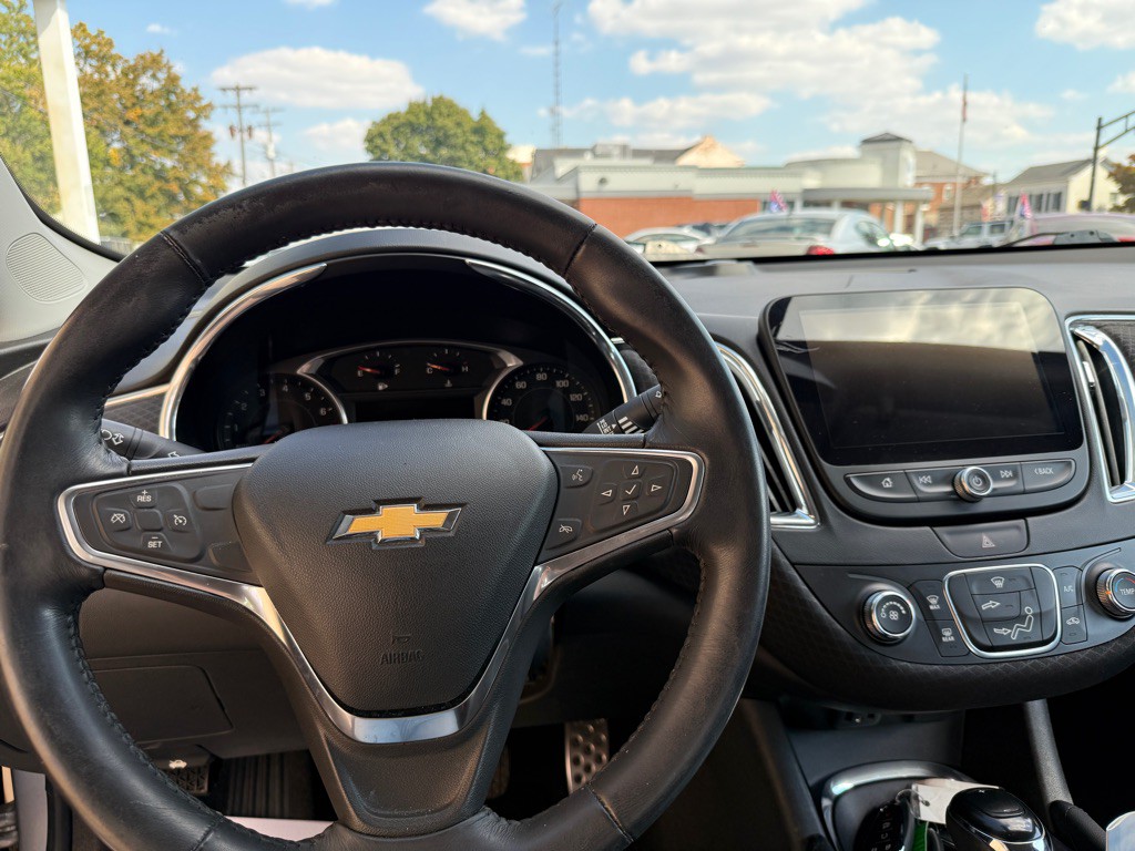 2017 Chevrolet Malibu Image 10