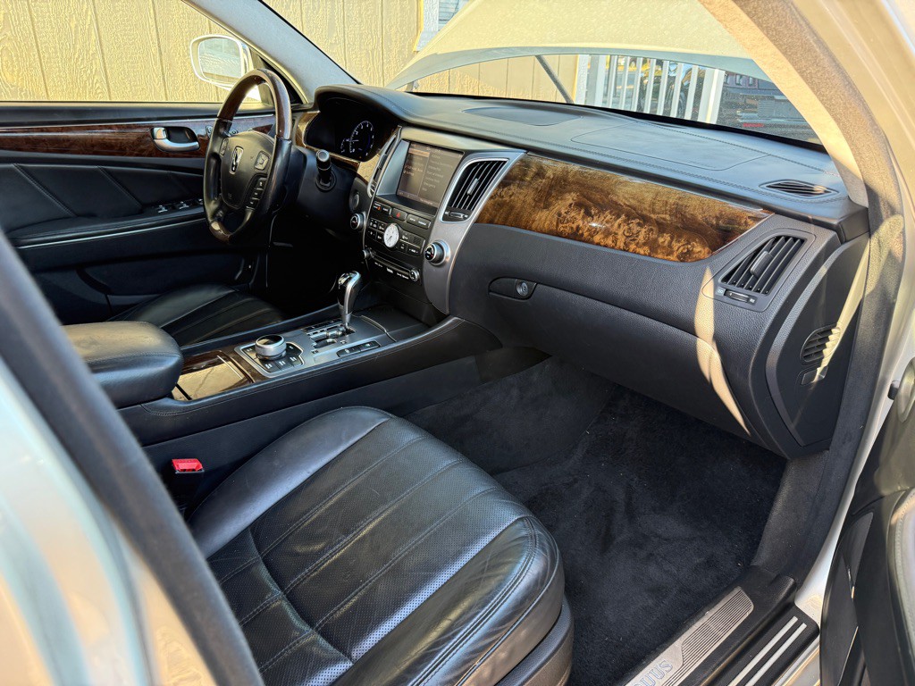 2011 Hyundai Equus Image 13