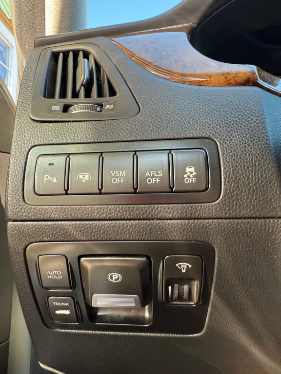 2011 Hyundai Equus Image 24