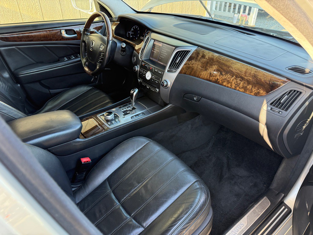 2011 Hyundai Equus Image 30