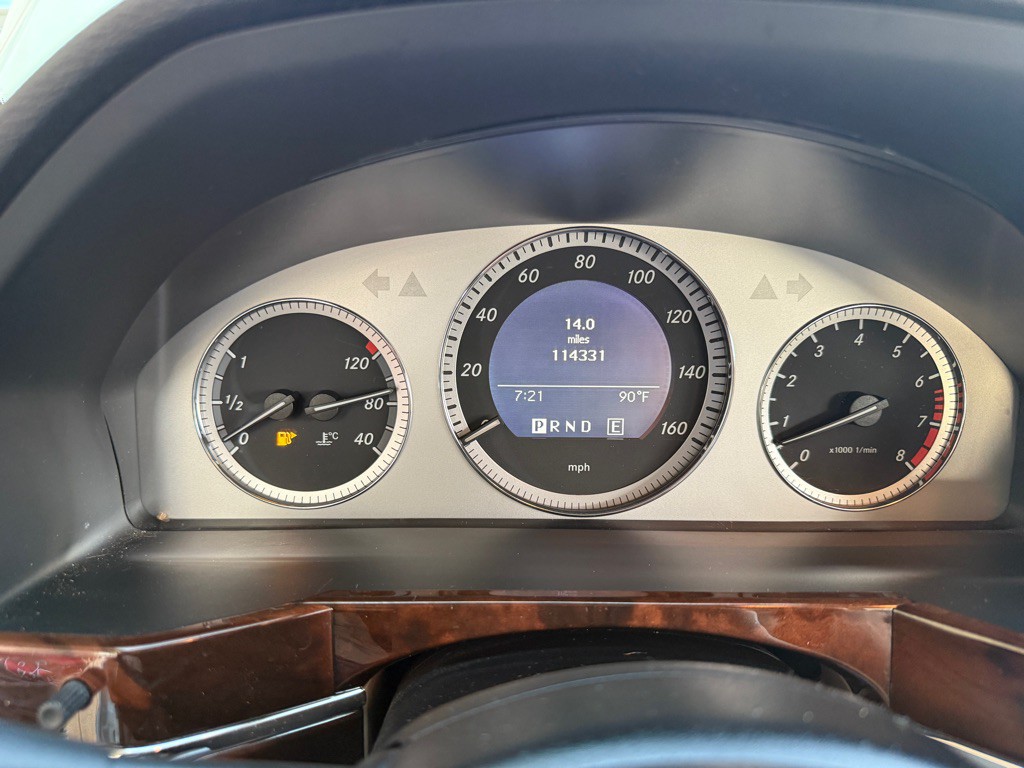 2011 Mercedes-Benz GLK-Class Image 2
