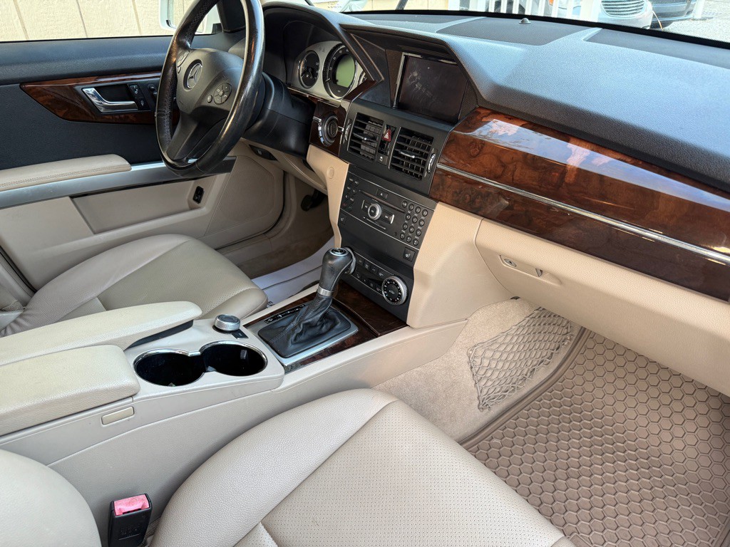 2011 Mercedes-Benz GLK-Class Image 8