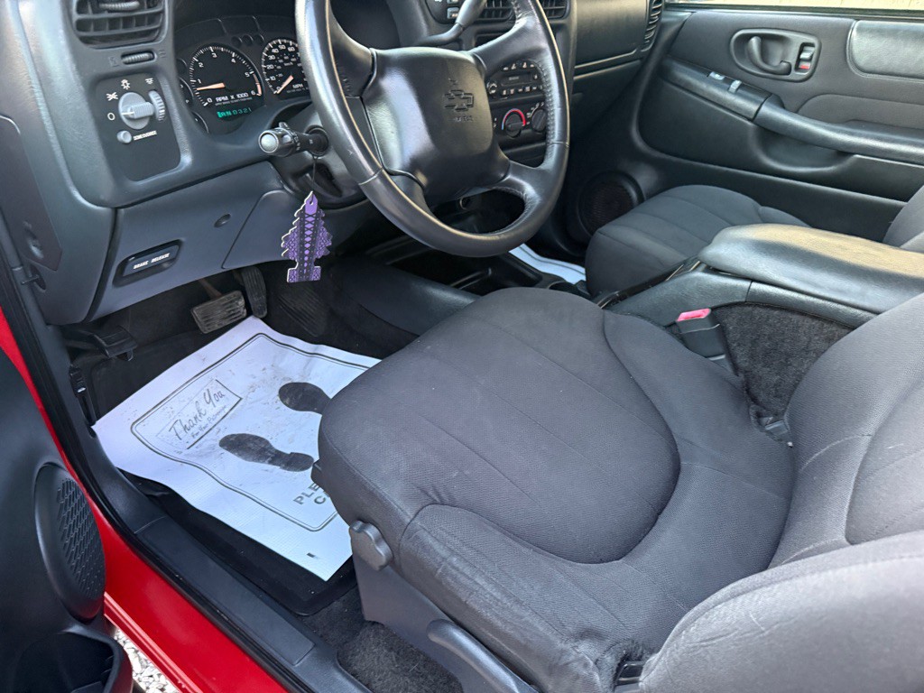 2003 Chevrolet S10 Image 4