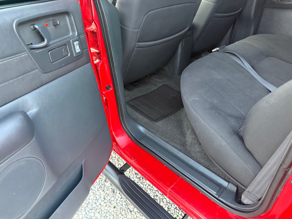 2003 Chevrolet S10 Image 11