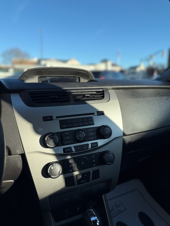 2009 Ford Focus Image 8