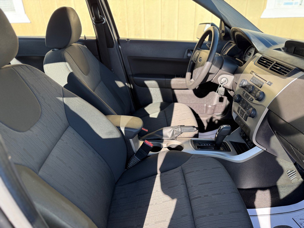 2009 Ford Focus Image 17