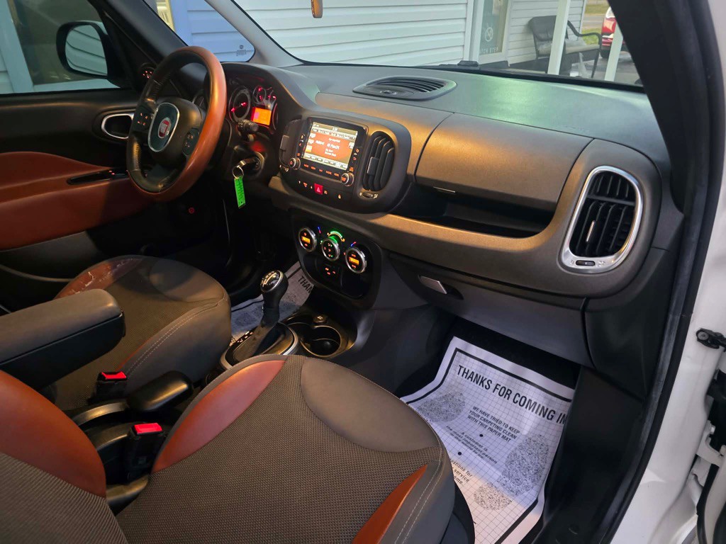 2014 FIAT 500L Image 3