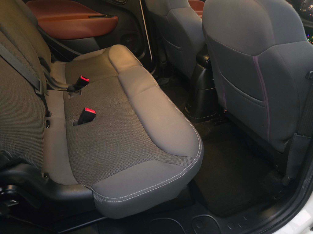 2014 FIAT 500L Image 8