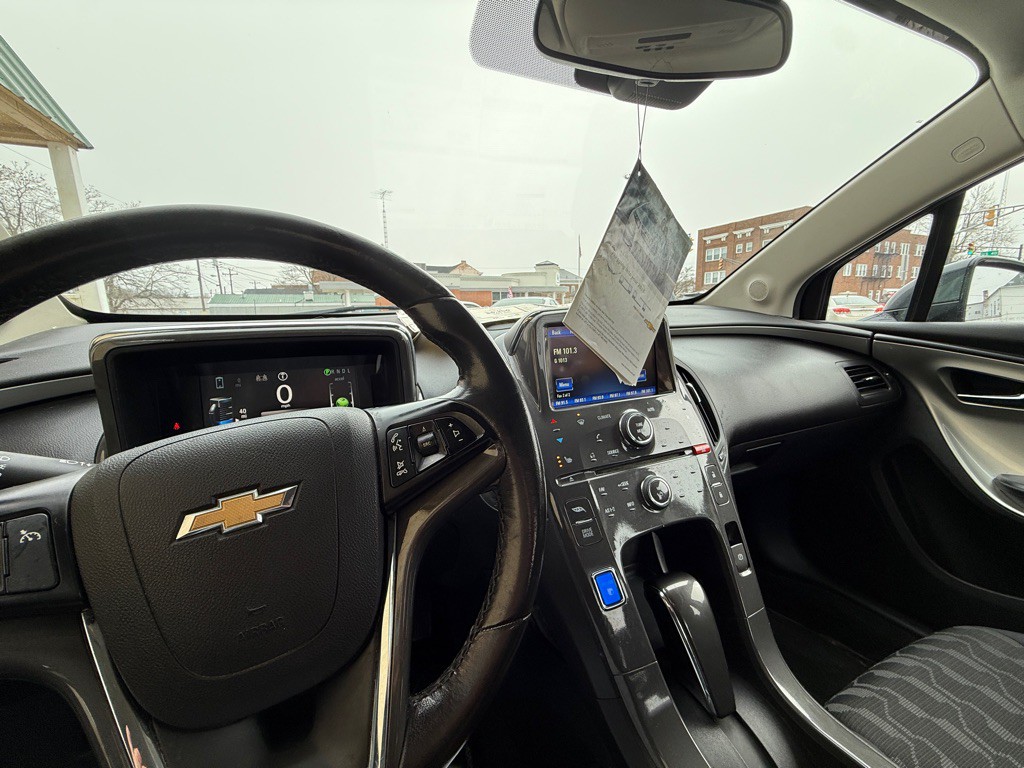 2015 Chevrolet Volt Image 2