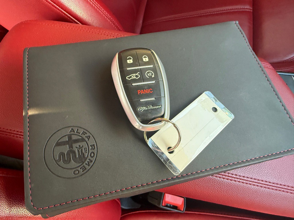 2017 Alfa Romeo Giulia Image 9