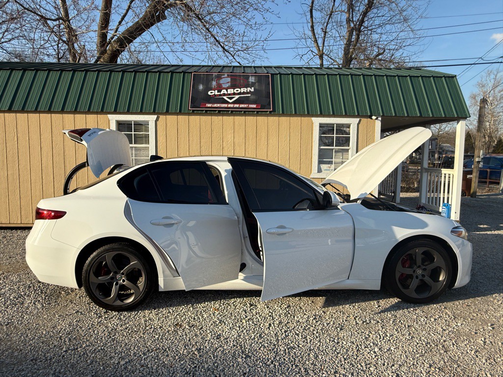 2017 Alfa Romeo Giulia Image 10