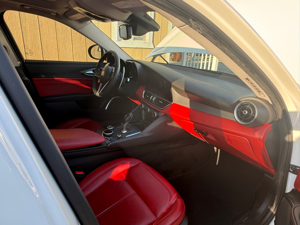 2017 Alfa Romeo Giulia Image 11