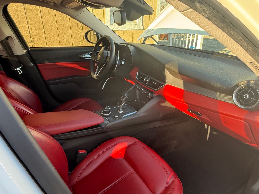 2017 Alfa Romeo Giulia Image 12