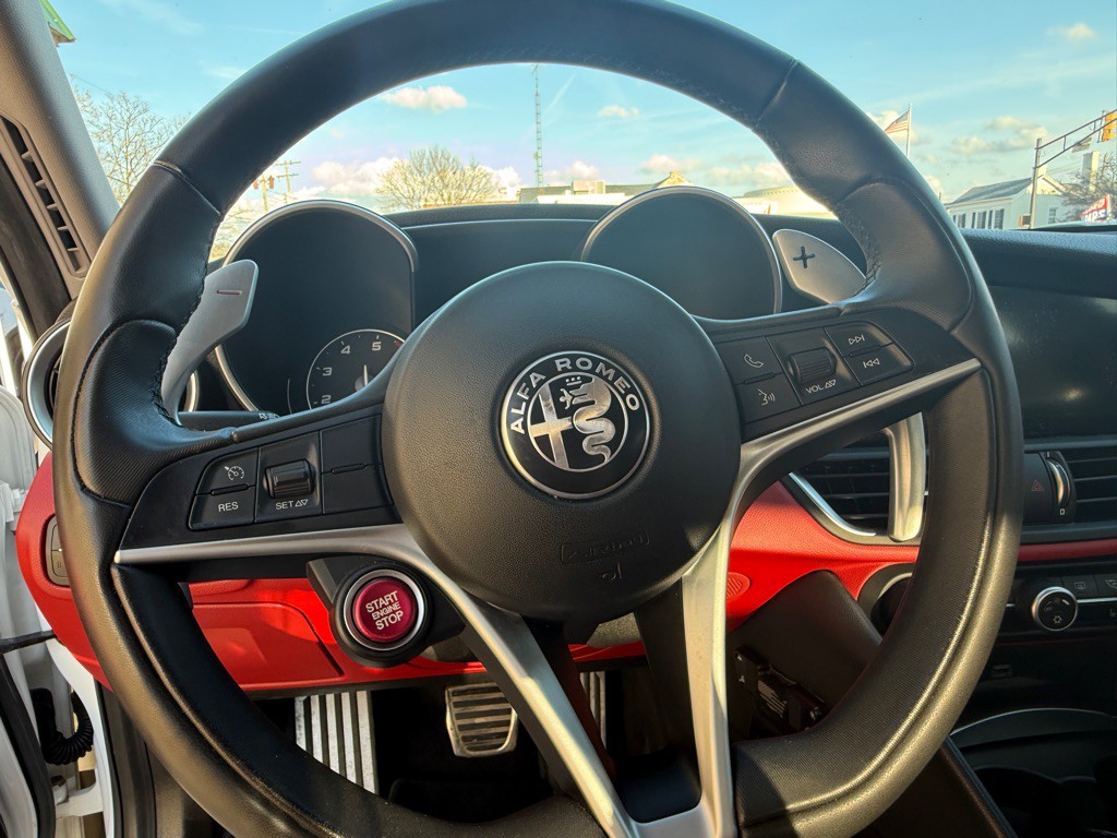 2017 Alfa Romeo Giulia Image 17