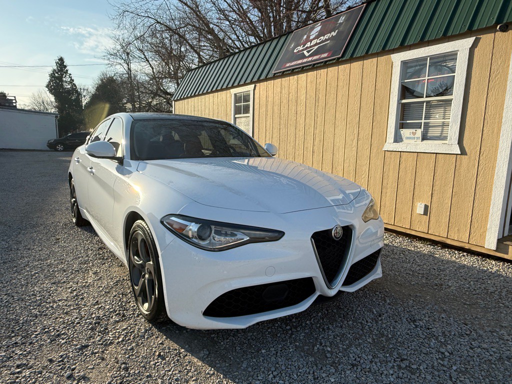 2017 Alfa Romeo Giulia Image 19