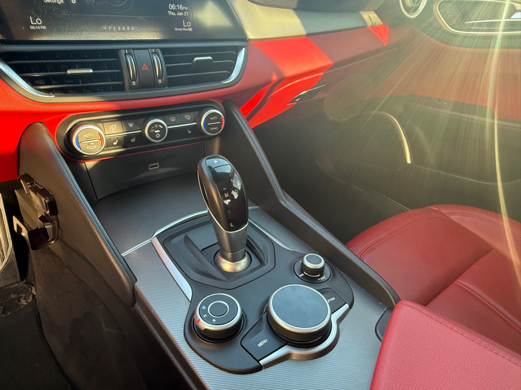 2017 Alfa Romeo Giulia Image 20