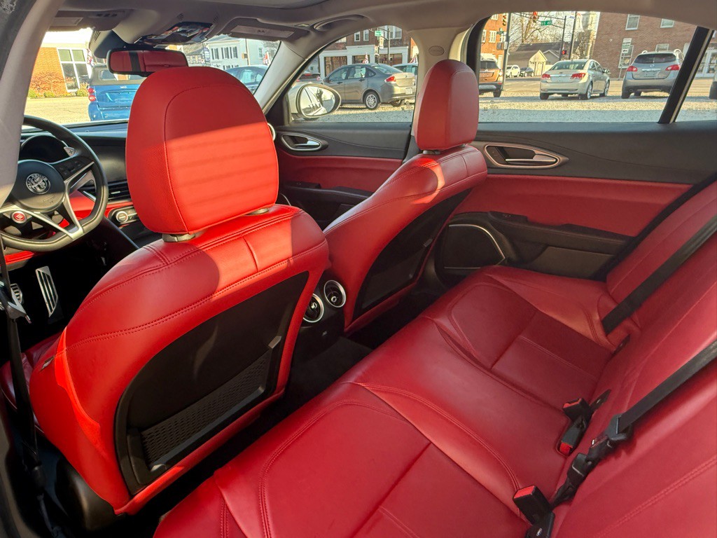 2017 Alfa Romeo Giulia Image 22