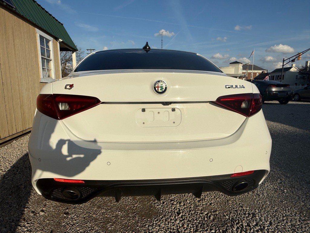 2017 Alfa Romeo Giulia Image 25
