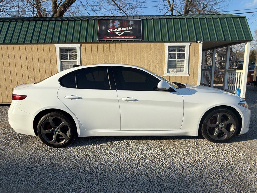 2017 Alfa Romeo Giulia Image 26