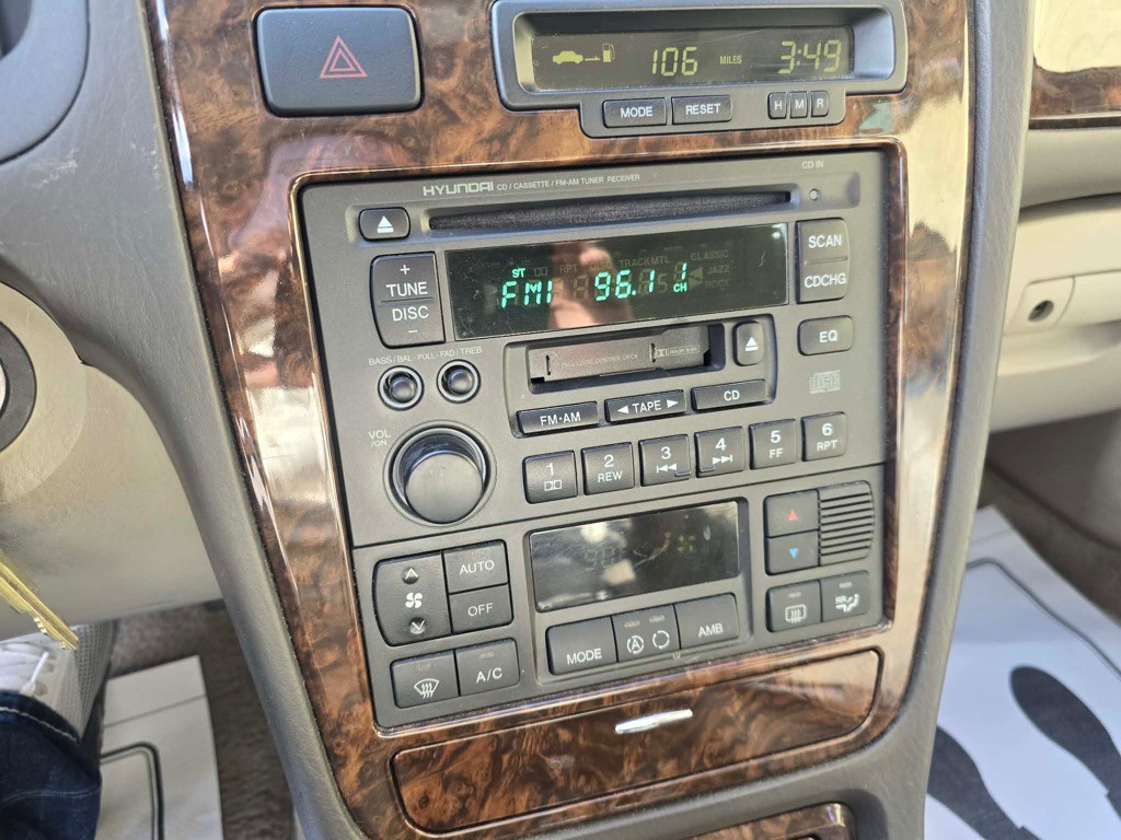 2003 Hyundai XG Image 4