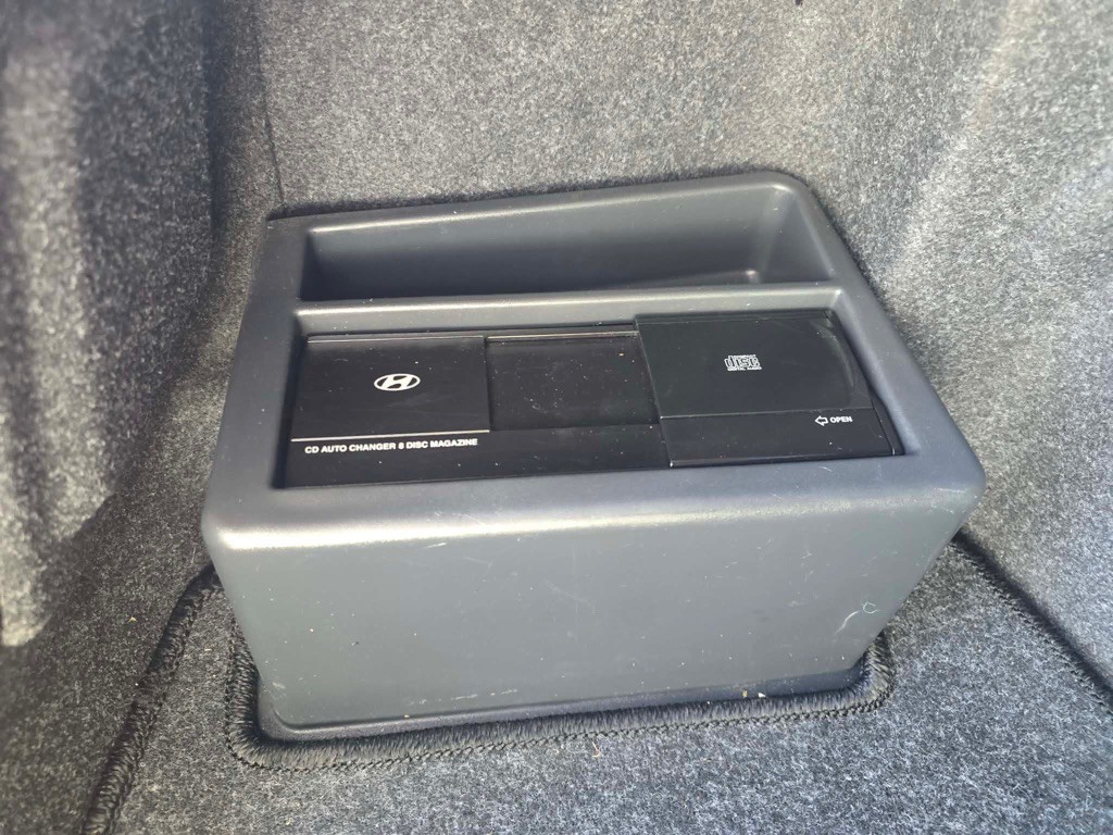 2003 Hyundai XG Image 6