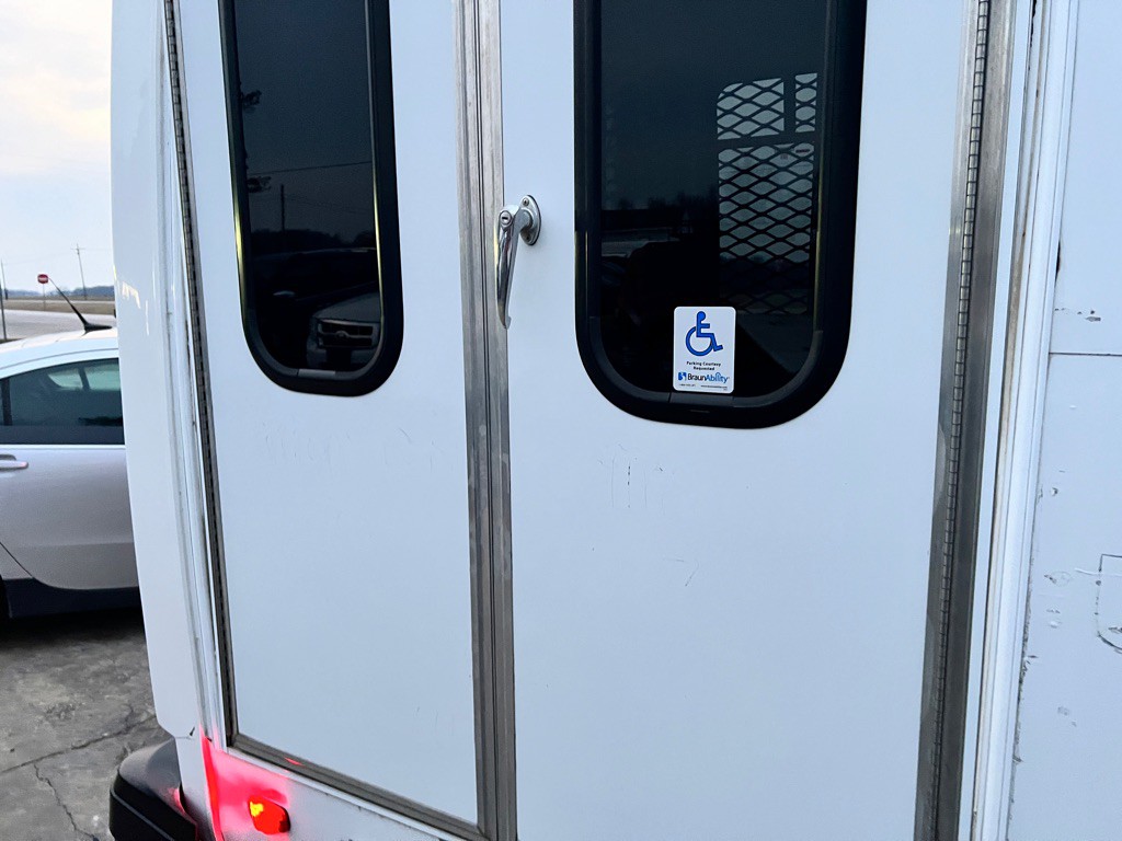 2016 Ford Econoline Image 5