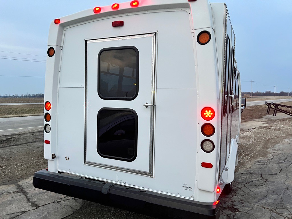 2016 Ford Econoline Image 6