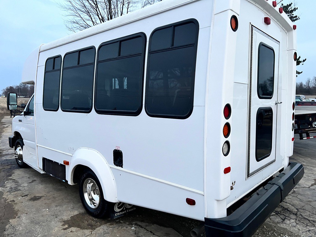 2016 Ford Econoline Image 8