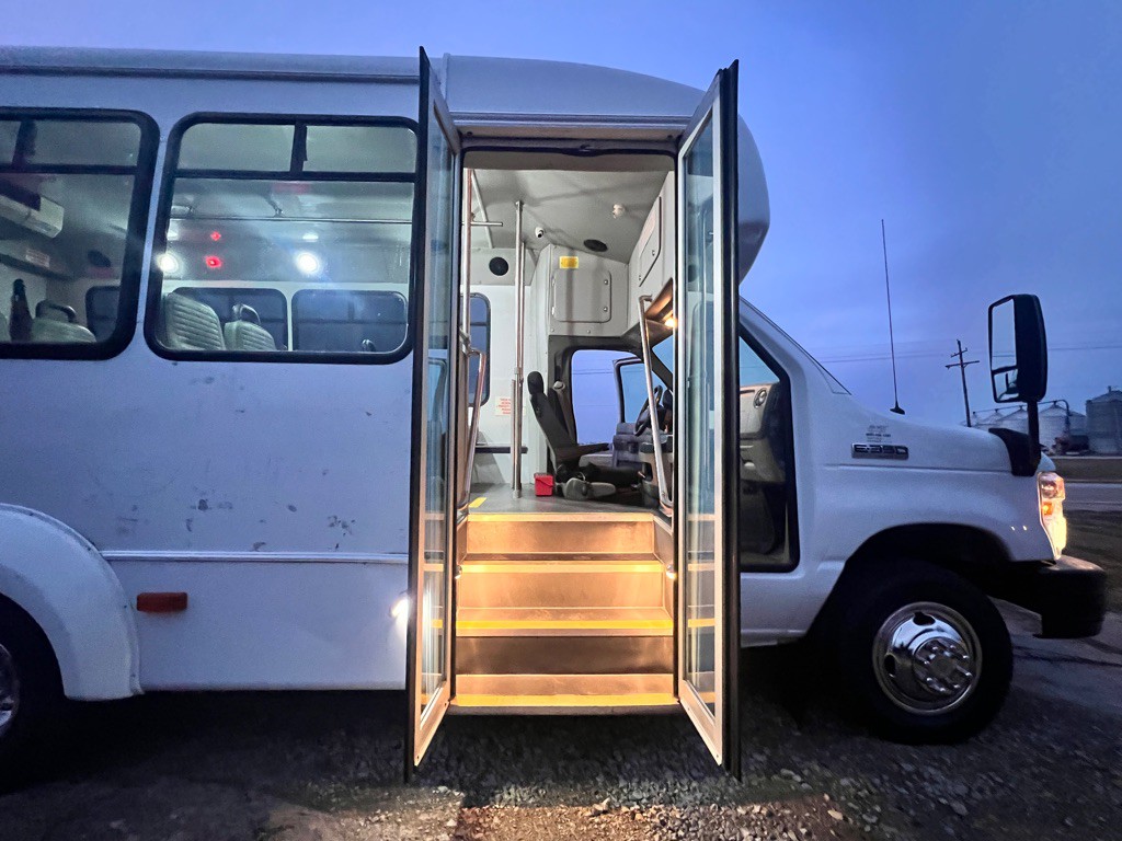 2016 Ford Econoline Image 19