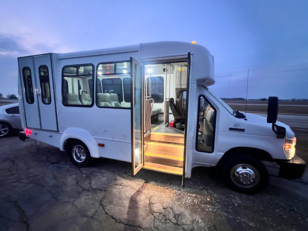 2016 Ford Econoline Image 20