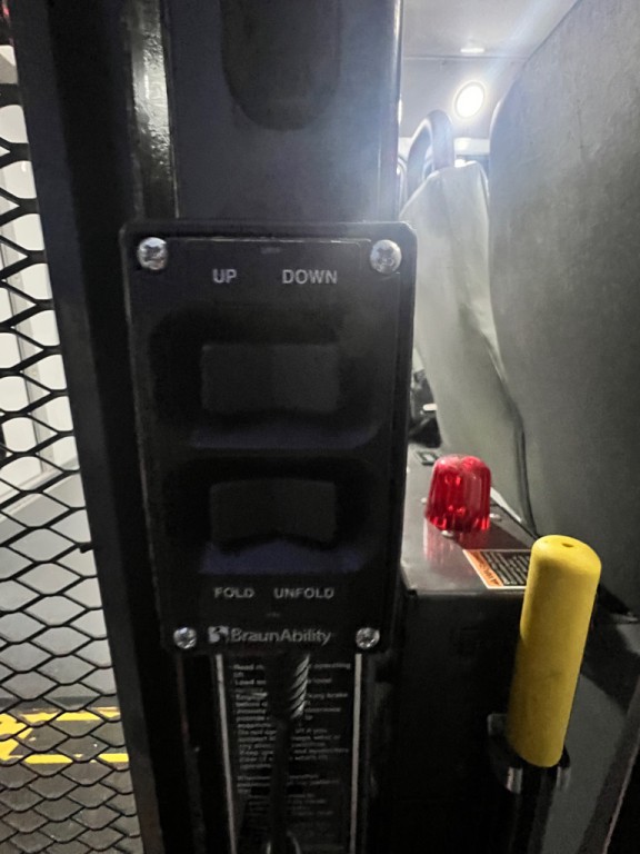 2016 Ford Econoline Image 25